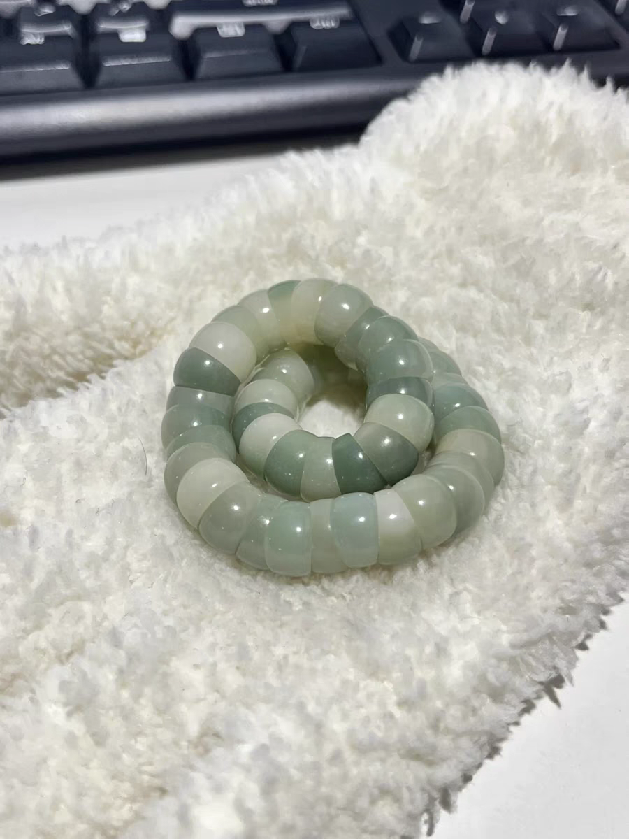 Light colored floating flowers Worm