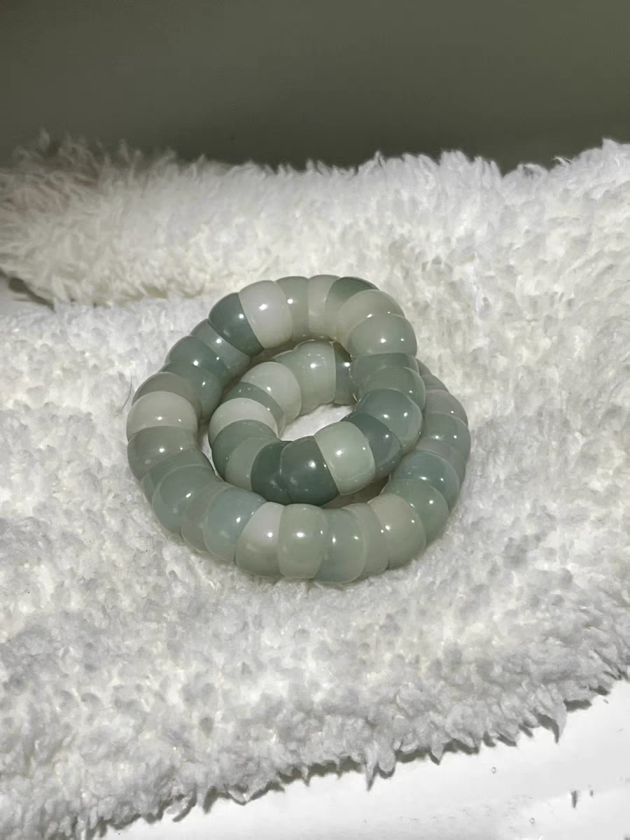 Light colored floating flowers Worm